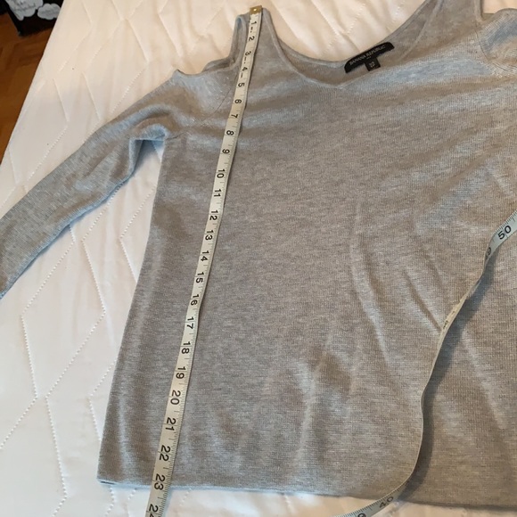 Cold shoulder knit sweater - Picture 4 of 4